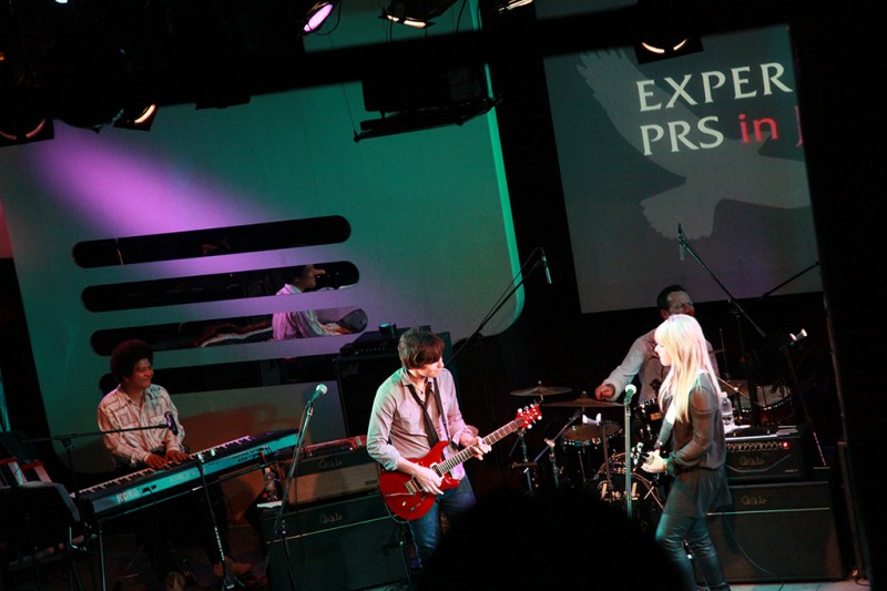 たにぐちよしお　と　オリアンティ